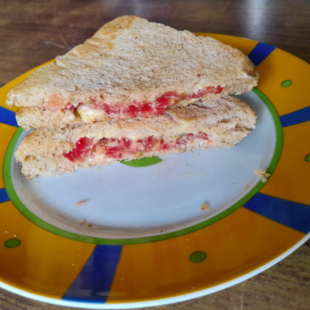 How to make a tomato sandwich
