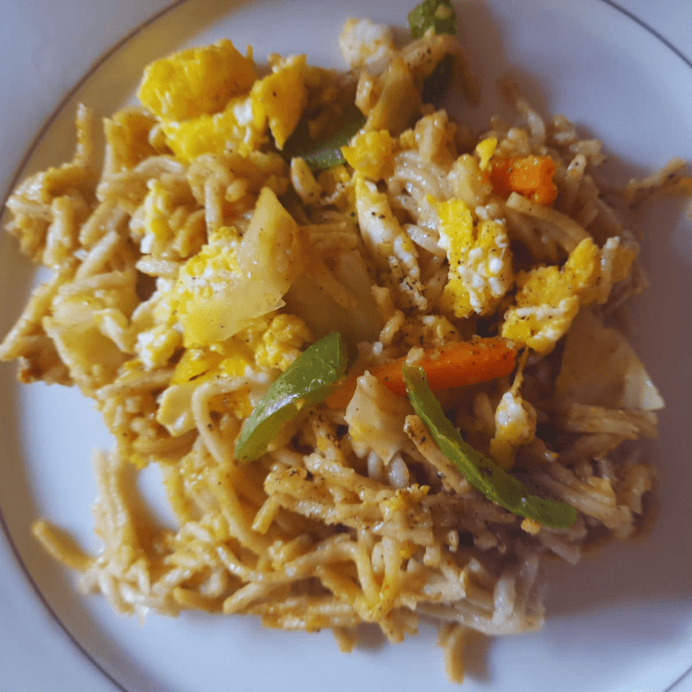 egg noodles with vegetables 